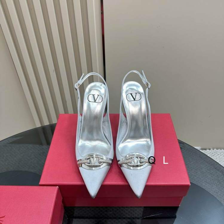 Picture of Valentino Shoes _SKUValentinosz35-404CM620206.5CM8CM10CMLL1205
